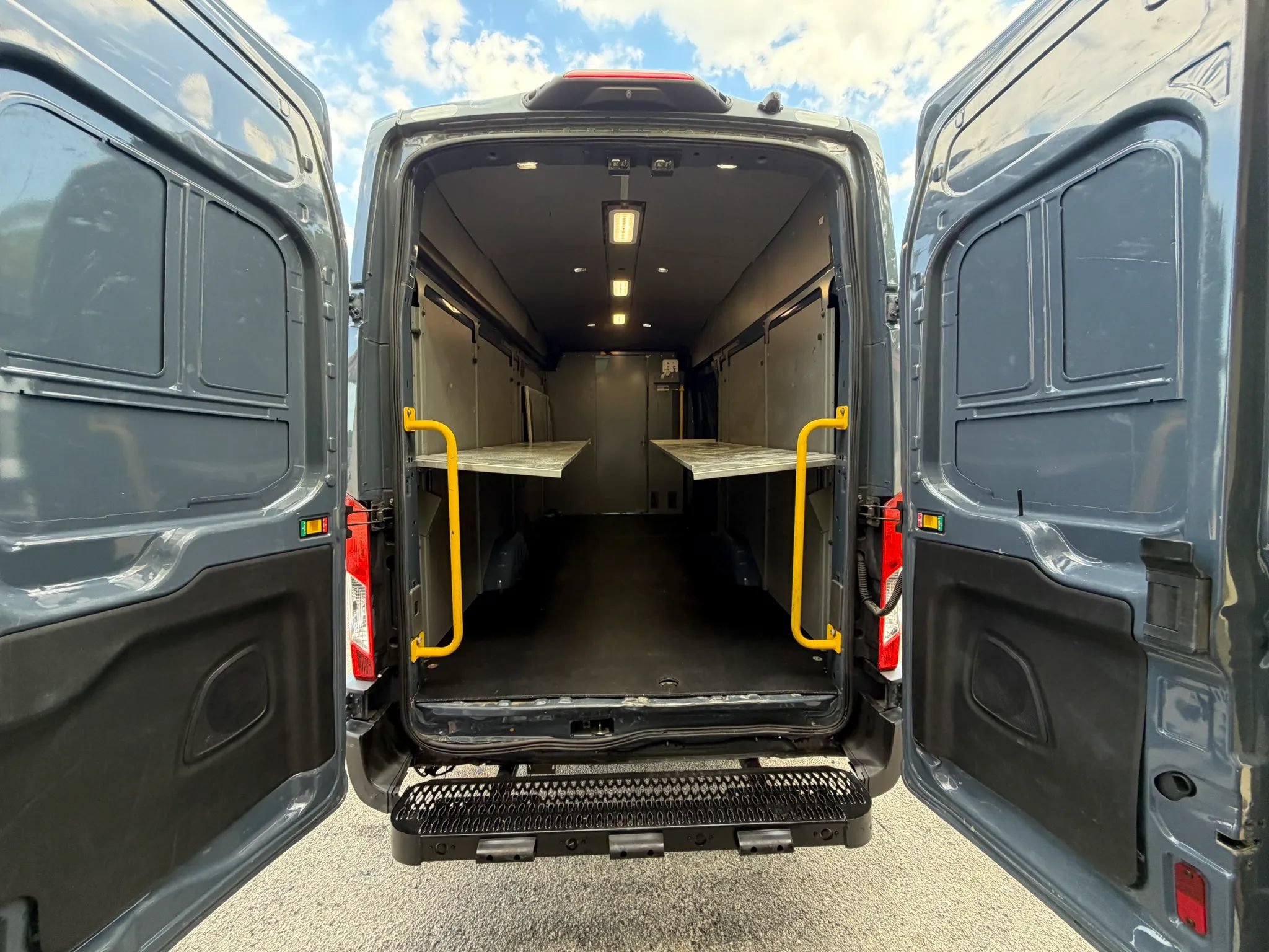 Used 2020 Ford Transit 250 148 High Roof Extended RWD image 5