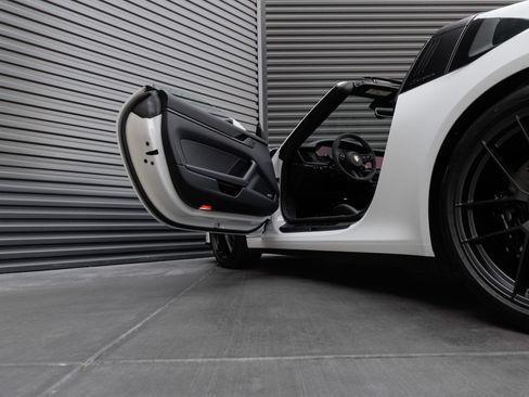 Certified 2026 Porsche 911 Targa 4 GTS AWD/4WD image 16