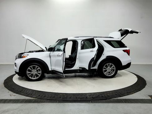 Used 2024 Ford Explorer Limited image 12