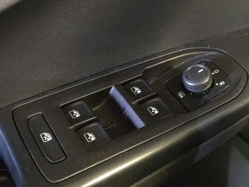 Used 2023 Volkswagen Taos SE image 27