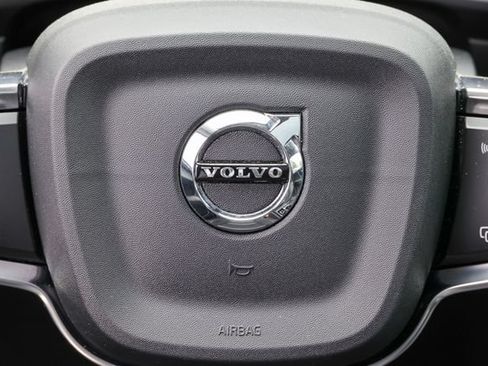 Certified 2024 Volvo XC40 B5 Ultimate w/ Protection Package Premier AWD/4WD image 11