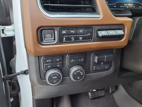 Used 2022 Chevrolet Suburban High Country w/ Max Trailering Package AWD/4WD image 23