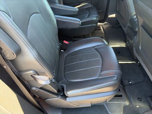 Used 2017 Buick Enclave Leather FWD image 27