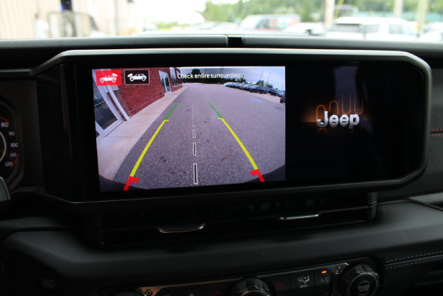 Used 2025 Jeep Wrangler Unlimited Rubicon AWD/4WD image 25