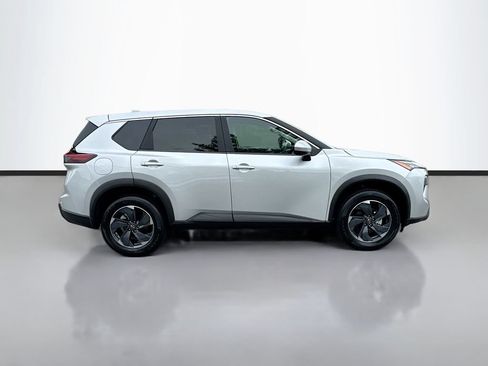 Certified 2025 Nissan Rogue SV FWD image 10