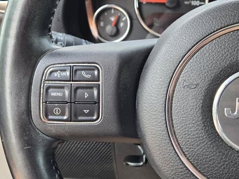 Used 2012 Jeep Wrangler Unlimited Sahara w/ Connectivity Group AWD/4WD image 19