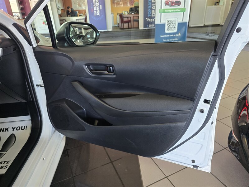 Used 2025 Toyota Corolla LE FWD image 14