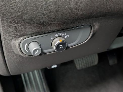 Used 2023 Chevrolet Equinox LT image 17