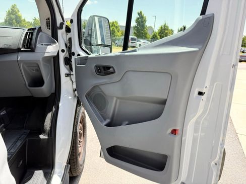 Used 2018 Ford Transit 150 XLT RWD image 21