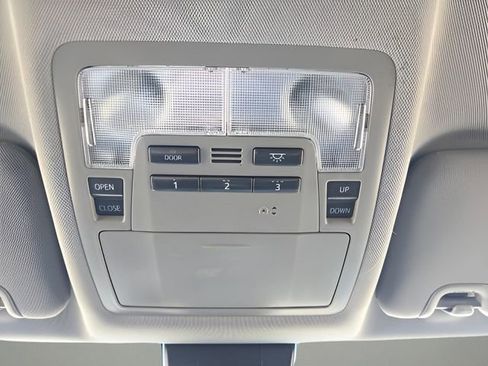 Used 2018 Toyota Highlander XLE image 31