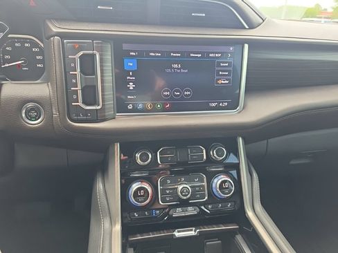 Used 2021 GMC Yukon Denali w/ Denali Premium Package AWD/4WD image 8