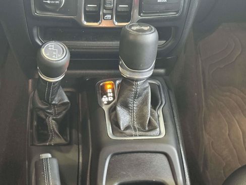 Used 2025 Jeep Wrangler Unlimited Sahara AWD/4WD image 27