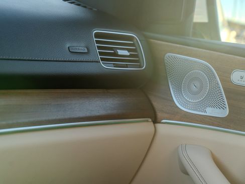 Used 2025 Mercedes-Benz GLS 450 4MATIC image 29