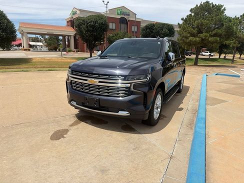 Used 2022 Chevrolet Suburban Premier AWD/4WD image 6