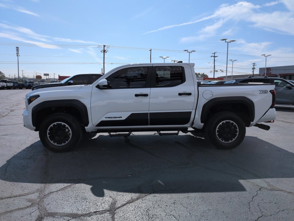 Used 2026 Toyota Tacoma TRD Off-Road AWD/4WD image 2