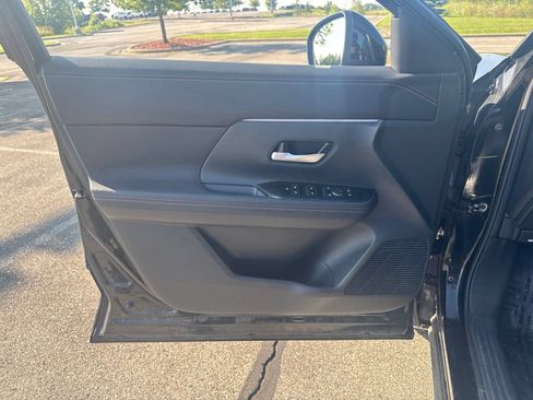 Used 2025 Nissan Kicks SR FWD image 22