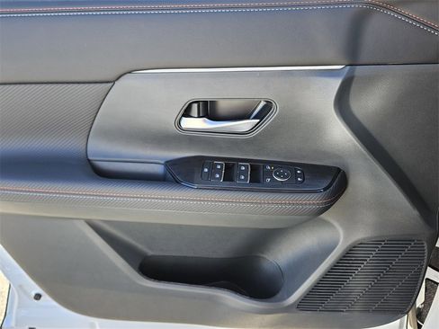 New 2026 Nissan Kicks SR image 28