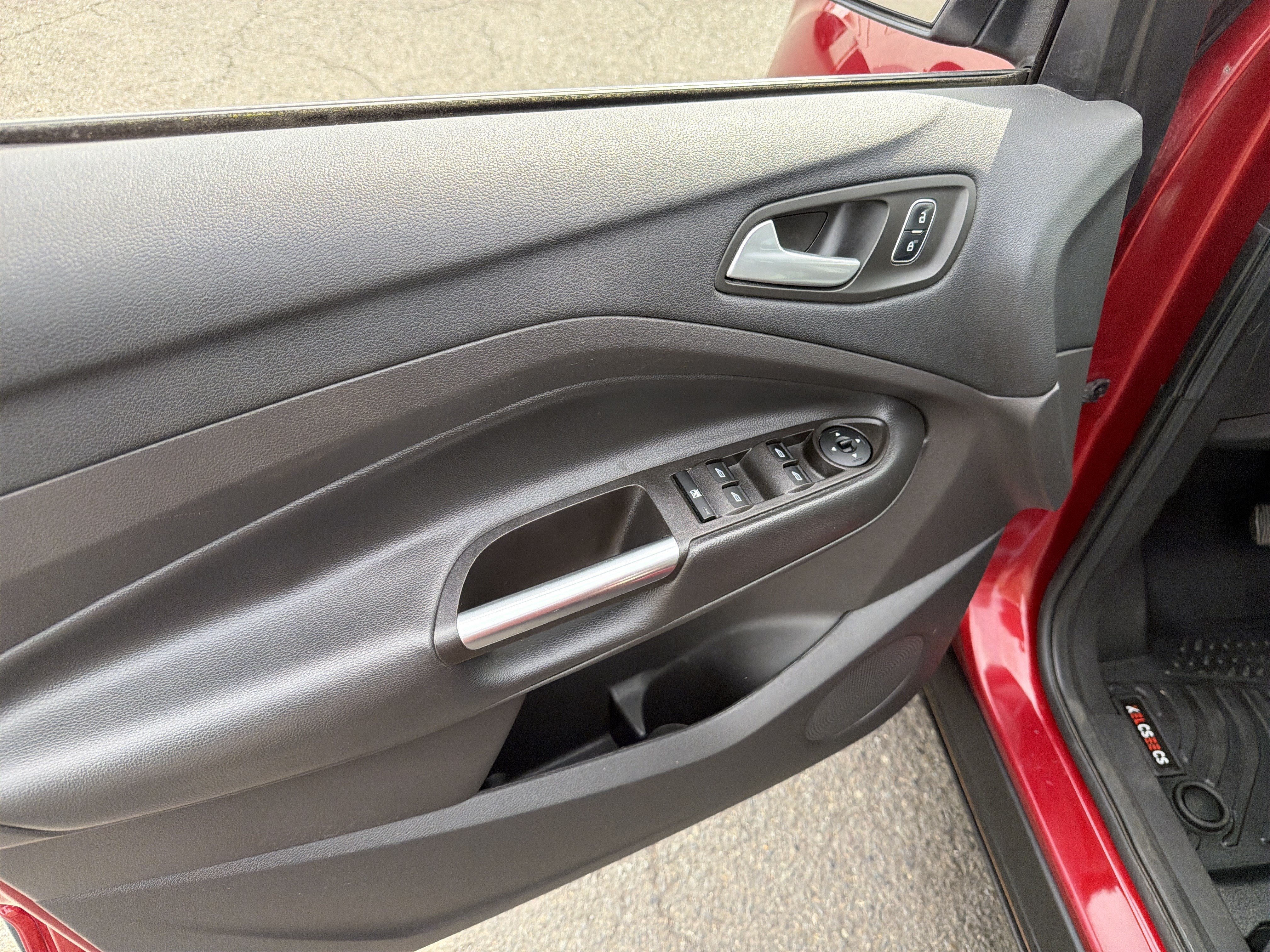 Used 2017 Ford Escape SE AWD/4WD image 13