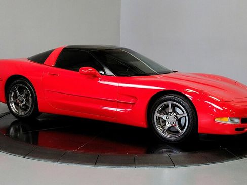Used 2002 Chevrolet Corvette Coupe w/ Preferred Equipment Group2 image 8