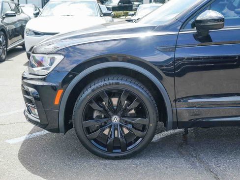 Used 2020 Volkswagen Tiguan SE R-Line FWD image 9
