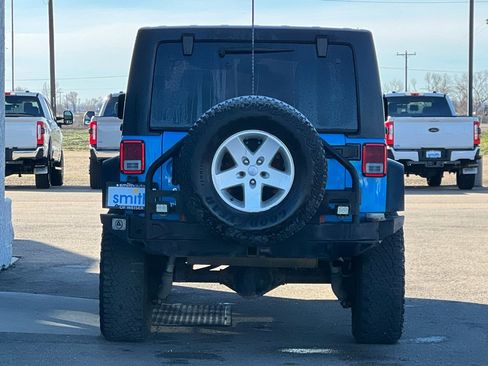 Used 2018 Jeep Wrangler Unlimited Rubicon w/ Cold Weather Group image 4