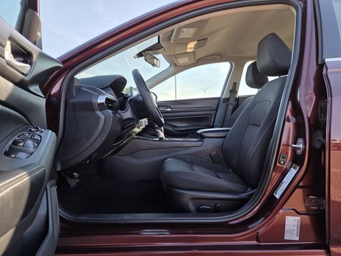 Used 2025 Nissan Altima 2.5 SV image 12