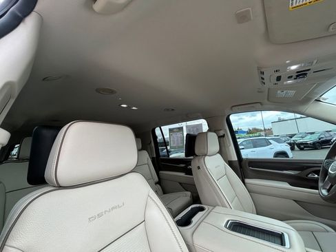 Used 2024 GMC Yukon XL Denali w/ Advanced Technology Package AWD/4WD image 28
