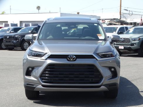 New 2026 Toyota Grand Highlander Platinum AWD/4WD image 3