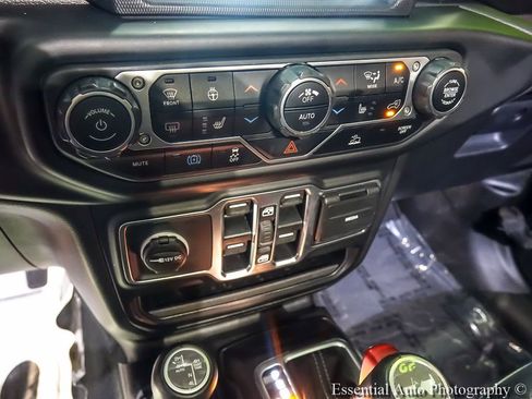 Used 2023 Jeep Wrangler Unlimited Sahara w/ Cold Weather Group AWD/4WD image 22
