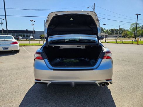 Used 2023 Toyota Camry SE image 4