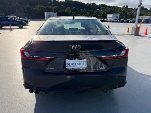 Used 2025 Toyota Camry SE FWD image 4