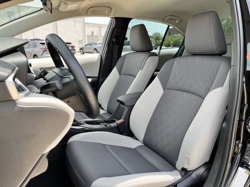 Used 2025 Toyota Corolla LE w/ LE Premium Package FWD image 22