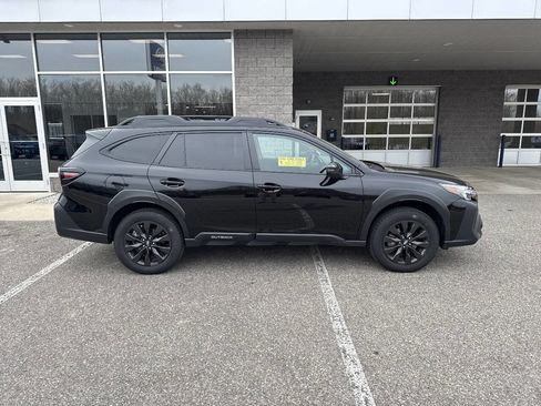 Certified 2025 Subaru Outback Onyx Edition AWD/4WD image 2