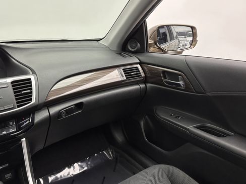 Used 2017 Honda Accord Hybrid Sedan image 27