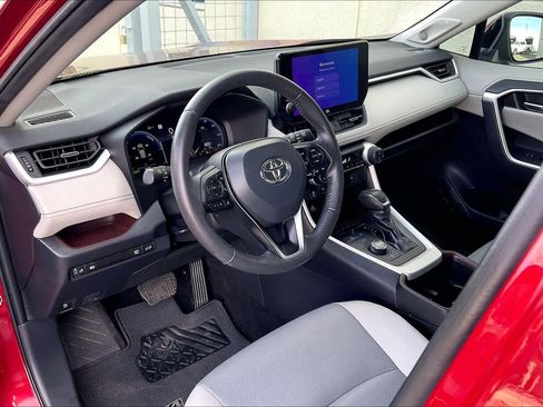 Used 2024 Toyota RAV4 Limited image 17