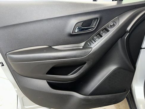 Certified 2022 Chevrolet Trax LT w/ Driver Confidence Package image 7