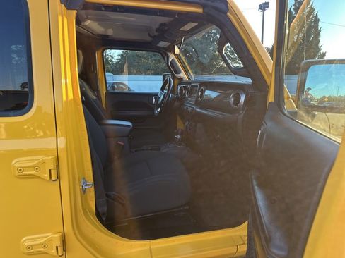 Used 2021 Jeep Wrangler Unlimited Sahara image 12