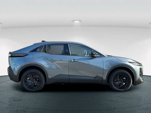 New 2026 Subaru Uncharted Premium FWD image 7