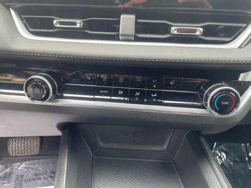 Used 2025 Chevrolet Equinox LT image 29