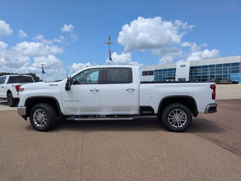 Used 2024 Chevrolet Silverado 2500 LTZ w/ LTZ Plus Package AWD/4WD image 5