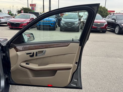 Used 2010 Mercedes-Benz E 350 4MATIC Sedan image 26