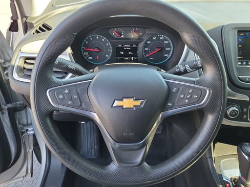 Used 2019 Chevrolet Equinox LS image 22