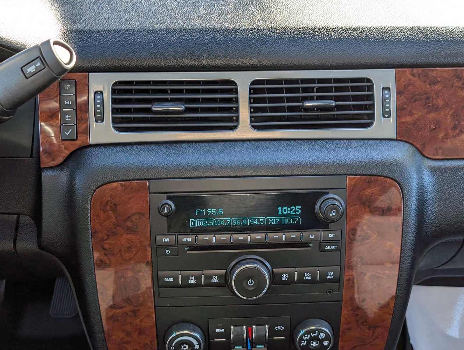 Used 2012 Chevrolet Suburban LS w/ Convenience Package 1 AWD/4WD image 18