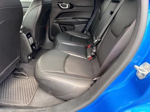 Used 2025 Jeep Compass Trailhawk AWD/4WD image 12
