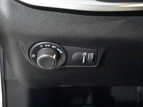 Used 2024 Jeep Compass Sport image 19