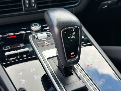 Used 2020 Porsche Cayenne Turbo image 33