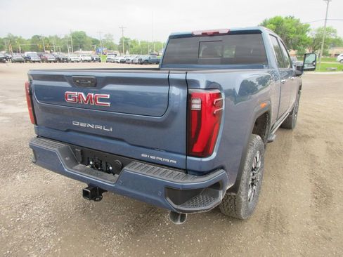 New 2026 GMC Sierra 3500 Denali w/ Denali Reserve Package AWD/4WD image 5