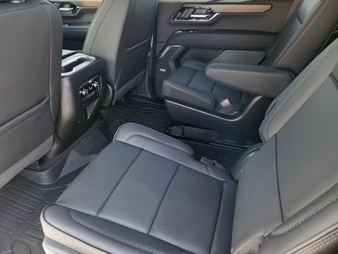 New 2026 GMC Yukon Denali w/ Sun & Power Step Package image 11