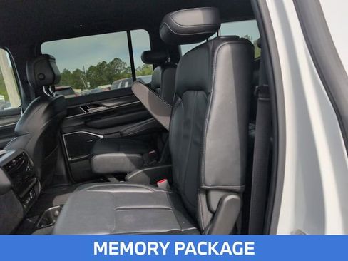 Used 2024 Jeep Wagoneer Series III image 25