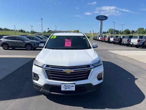 Used 2023 Chevrolet Traverse LT AWD/4WD image 2